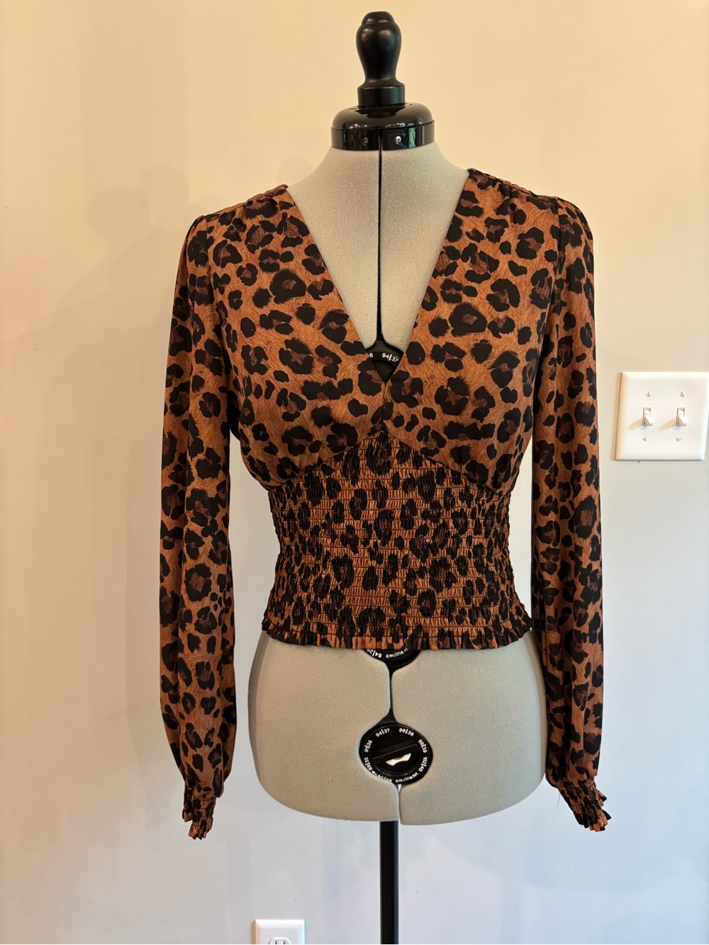 Gianni Bini Brown Leopard Smocked-Waist V-Neck Blouse